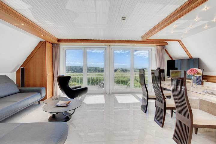 Ferienwohnung für 7 Personen, mit Balkon und Whirlpool sowie Terrasse und Garten in Schleswig-Holstein