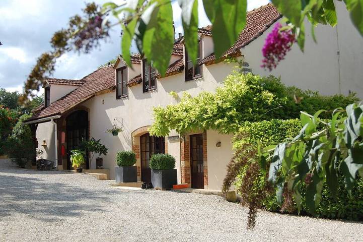 Gîte pour 8 personnes, avec piscine ainsi que terrasse et jardin, animaux acceptés