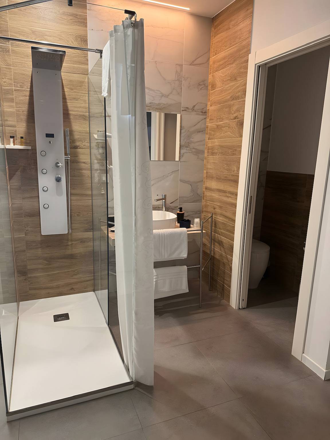 Room 102 at "Le Saline Rooms Marzamemi" with Wi-Fi and Air Conditioning in Marzamemi, Pachino