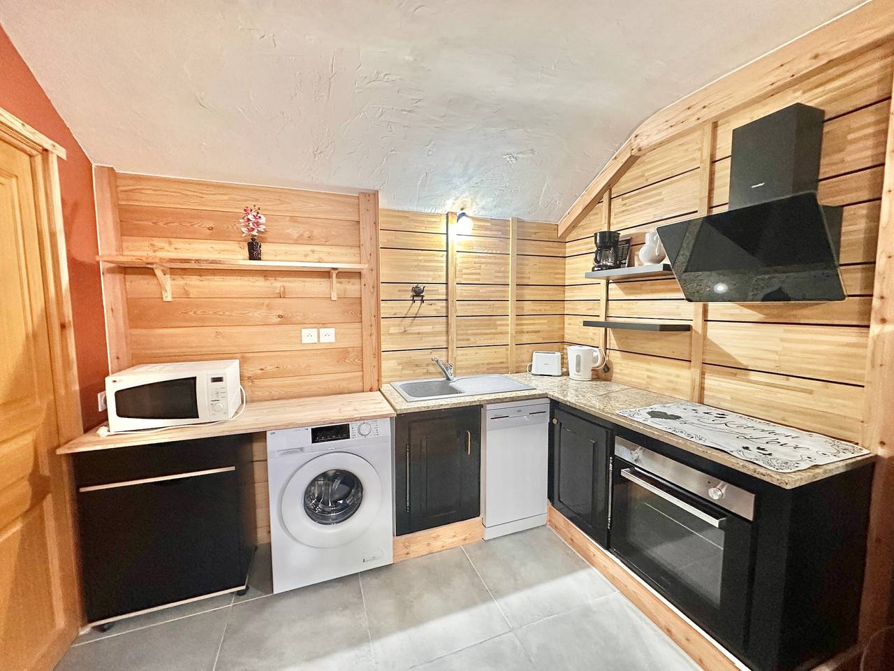 Ganze Wohnung, Appartement „Petite Ours“ mit Bergblick, Gemeinschaftsgarten und Wlan in Abriès-Ristolas, Queyras