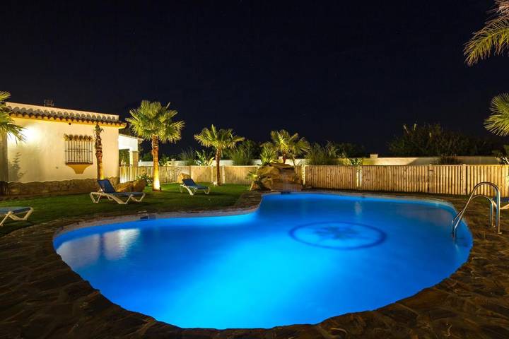 Villa for 4 people, with Terrace and Garden as well as Pool in El Palmar (Andalusia)