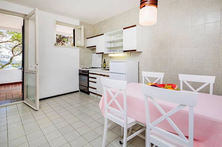 Ferienwohnung für 3 Personen, mit Pool und Balkon/Terrasse, mit Haustier auf Hvar - 4