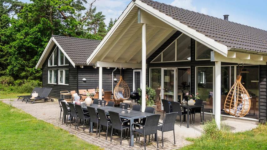 Ferieudlejning for 18 personer, med sauna, husdyr tilladt i Asserbo