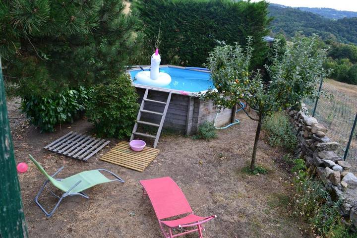 Chambre d’hôte pour 3 personnes, avec jardin ainsi que vue et piscine, adapté aux familles dans le Puy-de-Dôme - 3