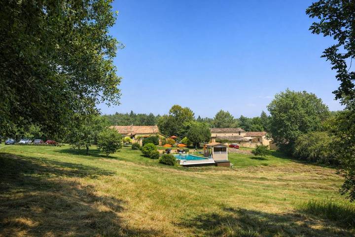 Location de vacances pour 4 personnes, avec terrasse et piscine, adapté aux familles à Biron - 4