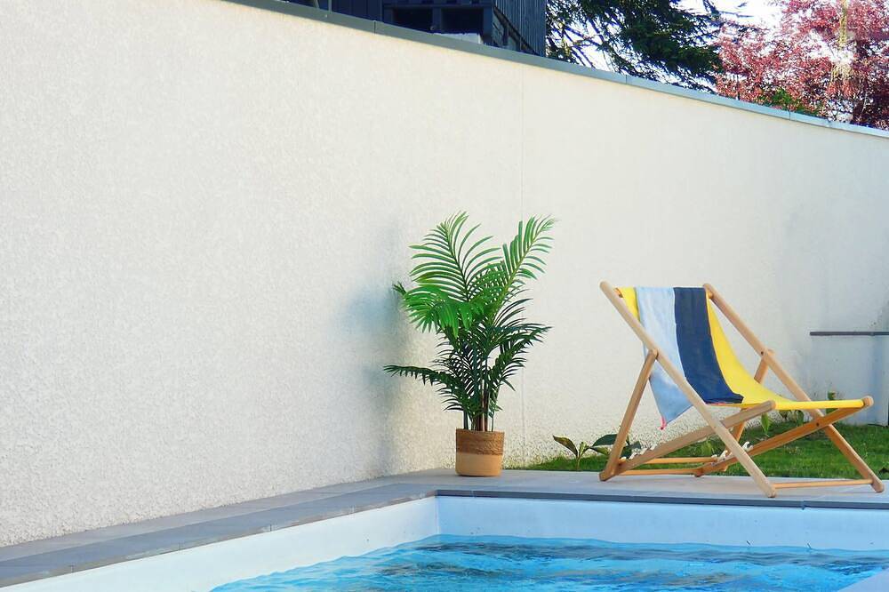 L'Hacienda, swimming pool/jacuzzi/beach in Charavines, La Tour-du-Pin region