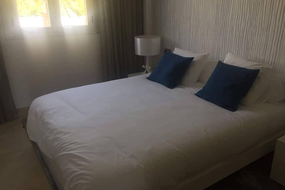Apartamento entero, Nuevo apartamento con piscina, gimnasio y excelentes vistas al mar cerca de Marbella Elviria in Ojén, Sierra de las Nieves