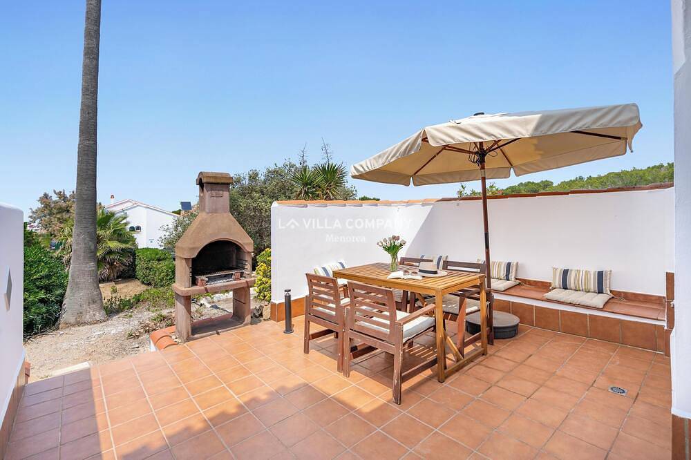 Entire apartment, Charming Duplex with Sea Views, 2 Bedrooms + 3 Bathrooms, 3 Minutes to Beach in Arenal d'en Castell, Es Mercadal