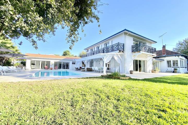 Villa pour 14 personnes, avec jardin et balcon, adapté aux familles à Gujan-Mestras