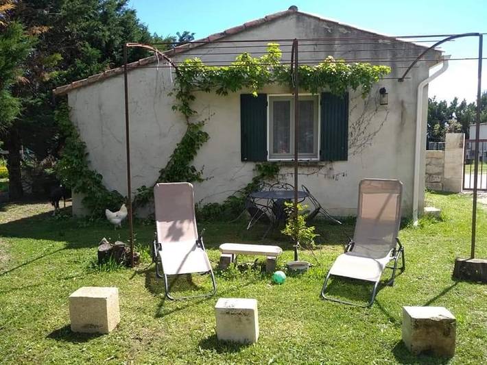 Location de vacances pour 2 personnes, avec terrasse et jardin à Maillane - 2