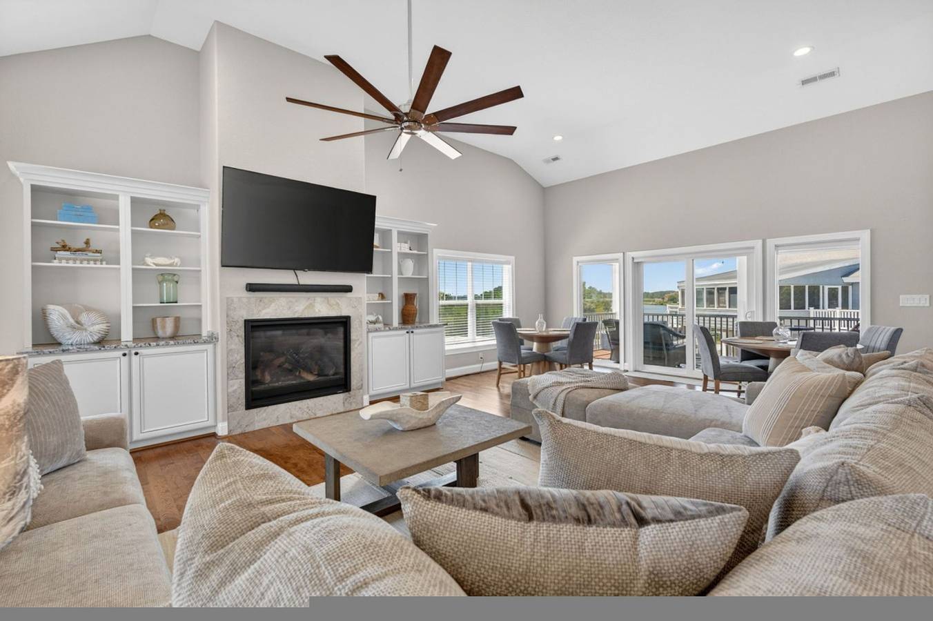 Luxury! Waterfront Paradise / Pool, Hot Tub, Beach / Pt 300 in Sandbridge, Virginia Beach