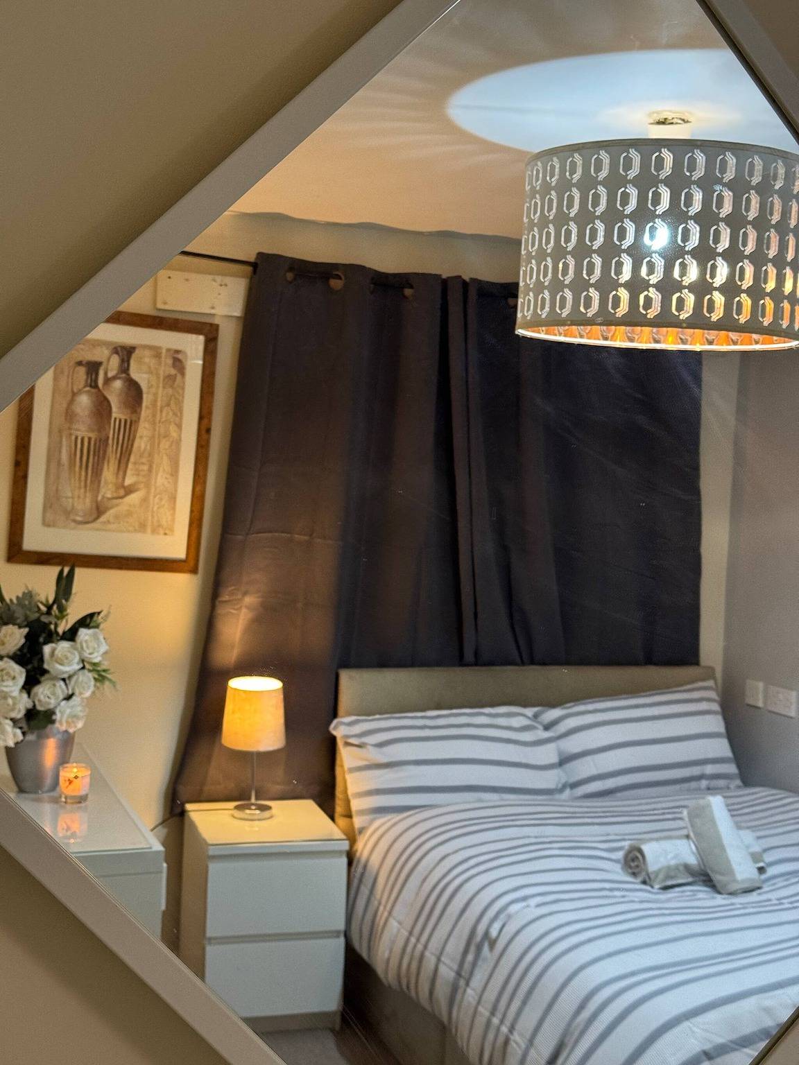 Apartamento entero, Habitación Casa con baño privado, wifi rápido y vistas al jardín de Netflix in Wolverhampton, Birmingham y alrededores