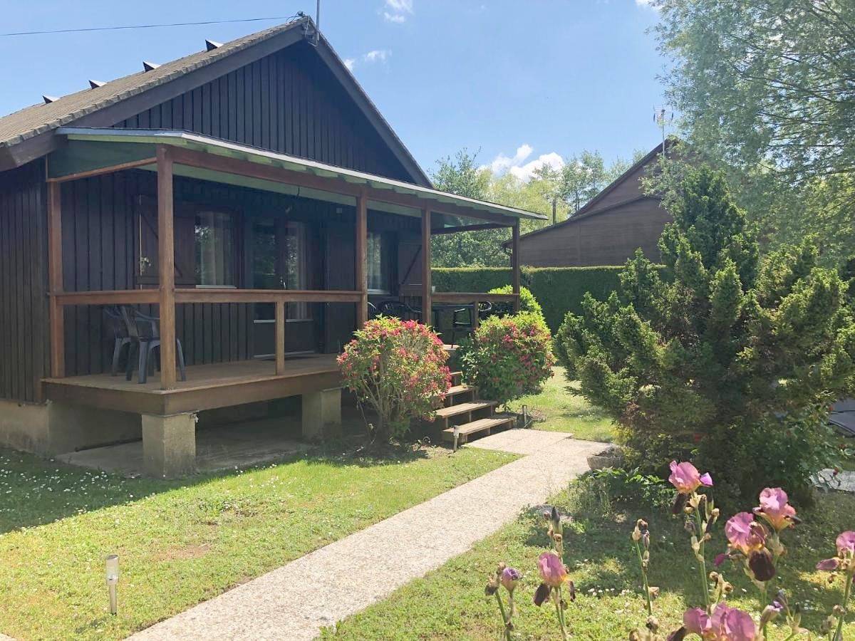 Le Chalet du Lac - Domaine de la Goujonne in Saint-Sauveur-lès-Bray, Seine-et-Marne