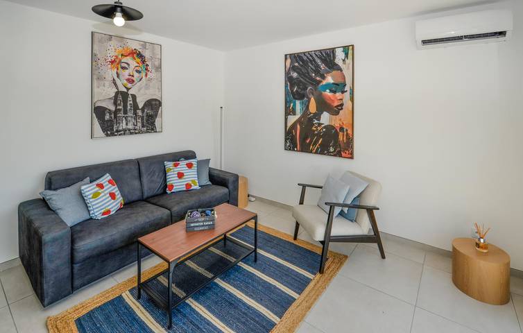 Ganze Ferienwohnung, Gemütliches Strandapartment mit Gartenterrasse & WiFi in Cannes, Mittelmeerküste (Frankreich)