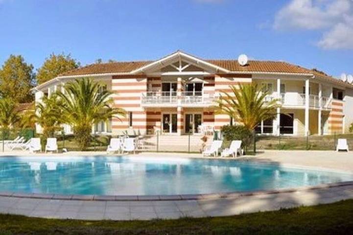 Ferienhaus für 5 Personen, mit Balkon und Garten sowie Pool in Soulac-sur-Mer