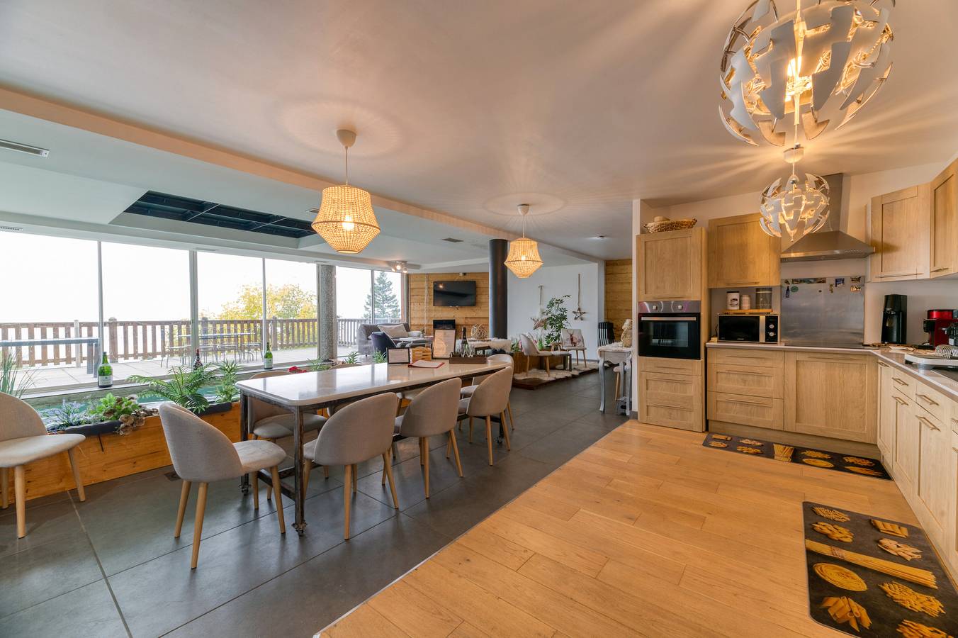 Entire apartment, Apartment 'Dream Holidays' with Mountain View, Indoor Pool, at the Foot of the Slopes in Chamrousse, Écrins National Park