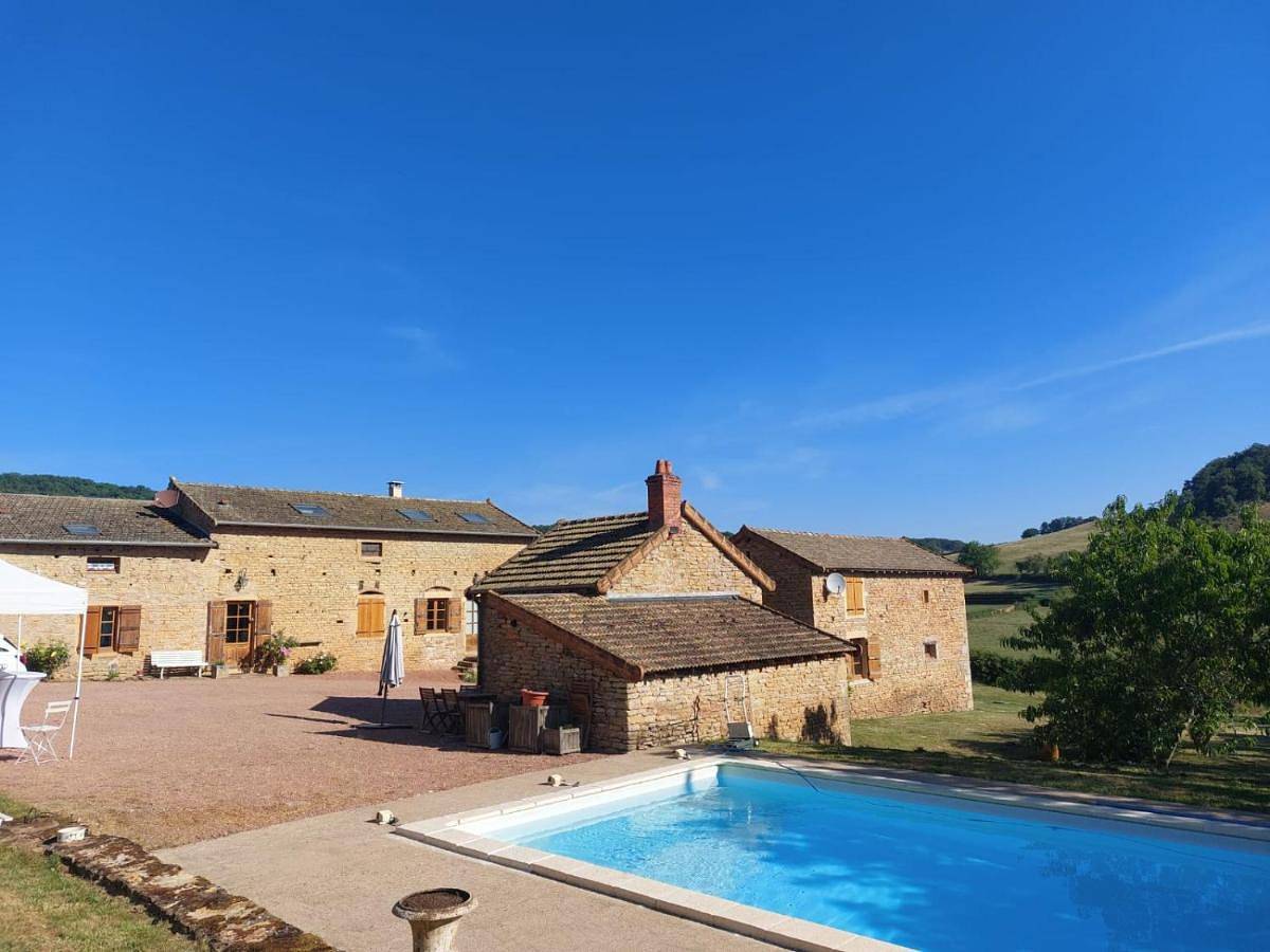 Eight-Bedroom House in Lournand, Région de Mâcon