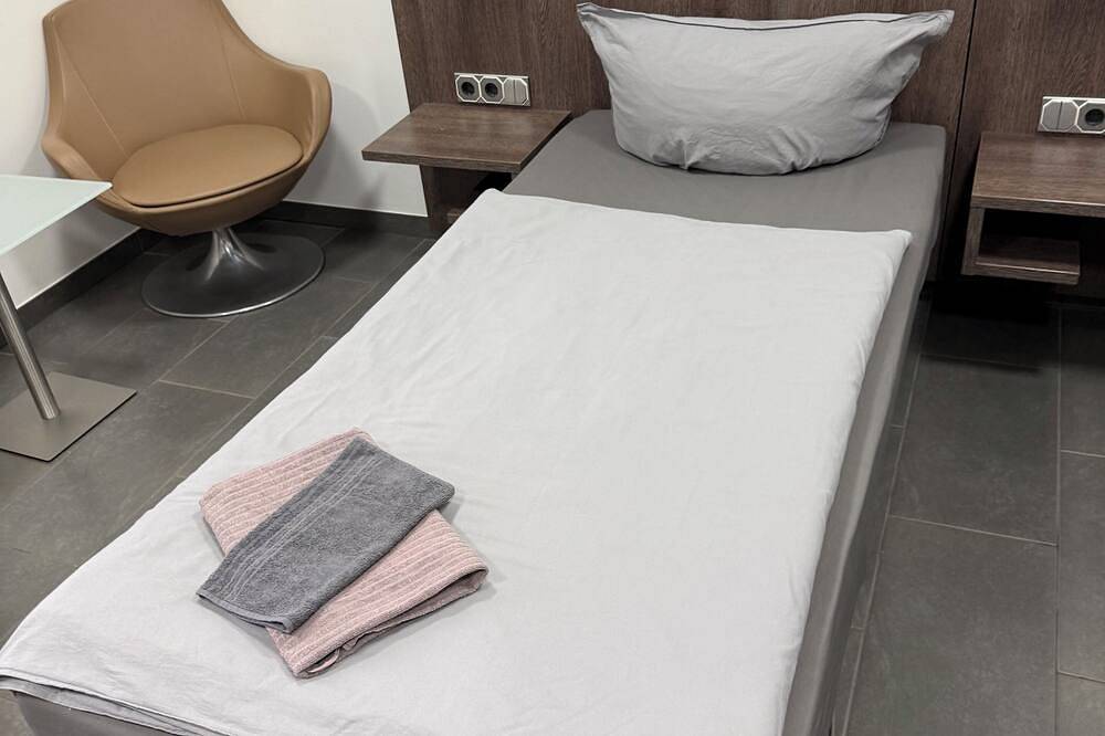 Ganze Wohnung, Spacious, Comfortable Apartments in a Quiet Setting Near Cologne in Pulheim, Rhein-Erft-Kreis