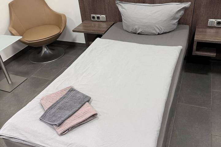 Ganze Wohnung, Spacious, Comfortable Apartments in a Quiet Setting Near Cologne in Pulheim, Rhein-Erft-Kreis