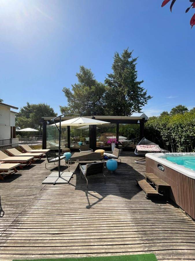 Villa Serena, con piscina, giardino, vicino al mare in Pesaro, Pesaro-Urbino