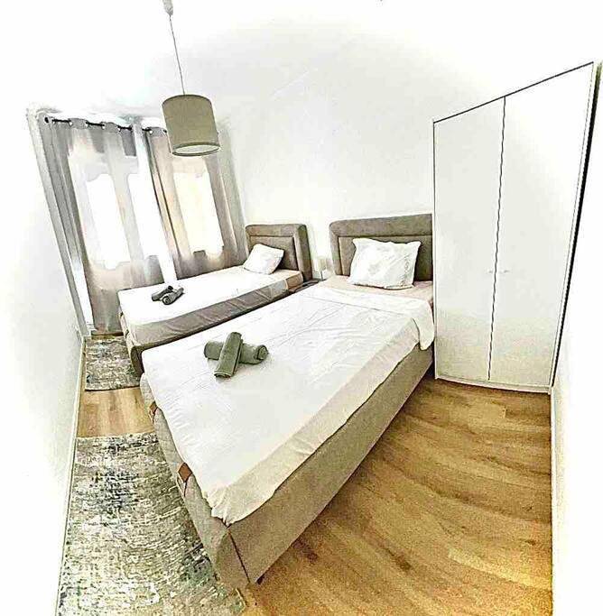 Gîte pour 8 personnes, avec terrasse et jardin à Saint-Priest - 2