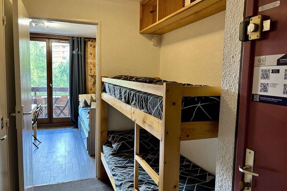 Entire apartment, Cosy 2-Room Apartment for 4, Close to Slopes & Center, Huez in L'Alpe d'Huez, Écrins National Park