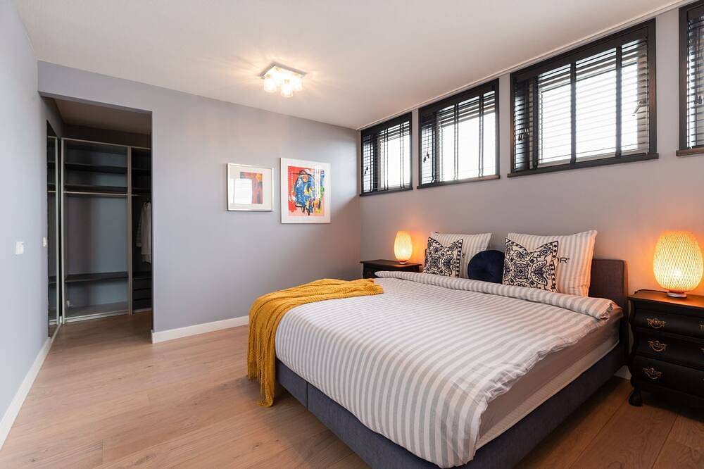 Stylish and fully equipped water villa with a large rooftop terrace — your perfect Amsterdam stay. in Amsterdam Oost, Holländische Küste