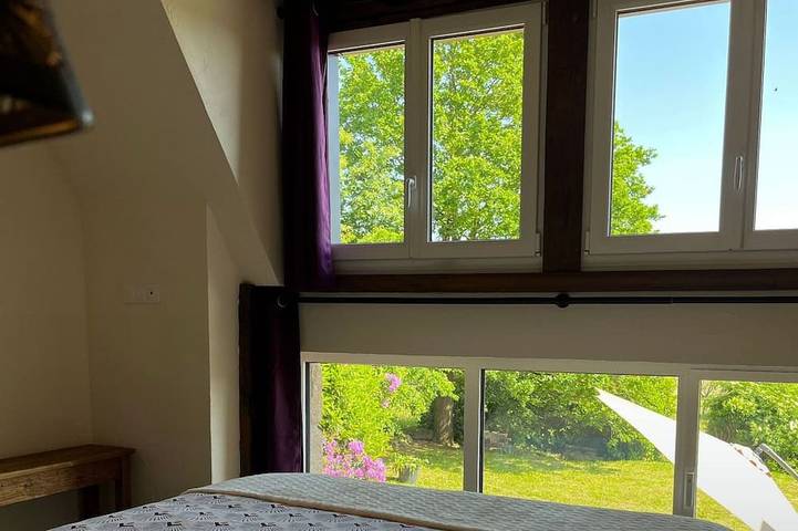 Gîte pour 6 personnes, avec Jacuzzi ainsi que Jardin et Sauna à Saint-Étienne-en-Coglès
