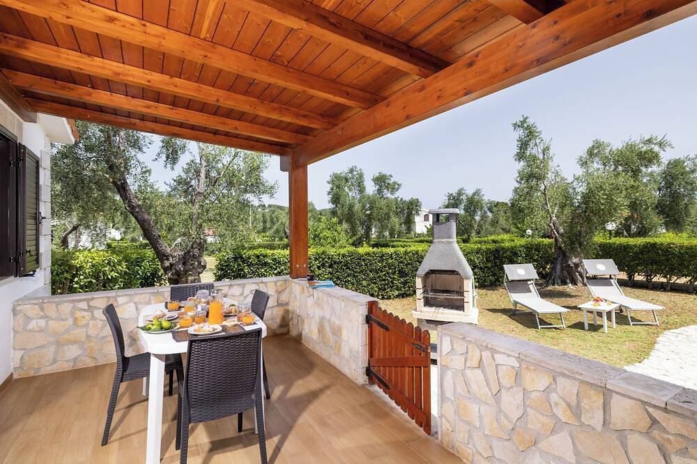 Apartamento entero, Apartment \"semi-detached Villa\" for 5/6 person on the ground floor with separate entrances and with square meters 150 private Garden with Barbecue and Sunbeds in Vieste, Gargano