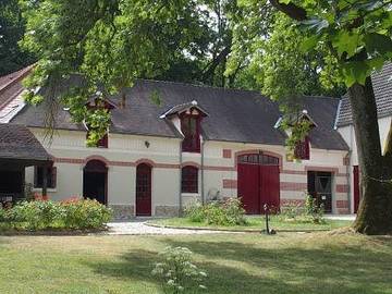 Gîte pour 14 personnes, avec jardin à Châteaufort