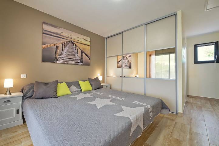 Ganze Wohnung, Ferienwohnung mit Wintergarten  Pool an der Cote Azur in Bagnols-en-Forêt, Mittelmeerküste (Frankreich)