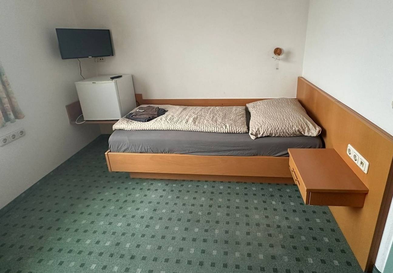 Mariazellerhof Room 203 in St. Pölten, Mostviertel Region