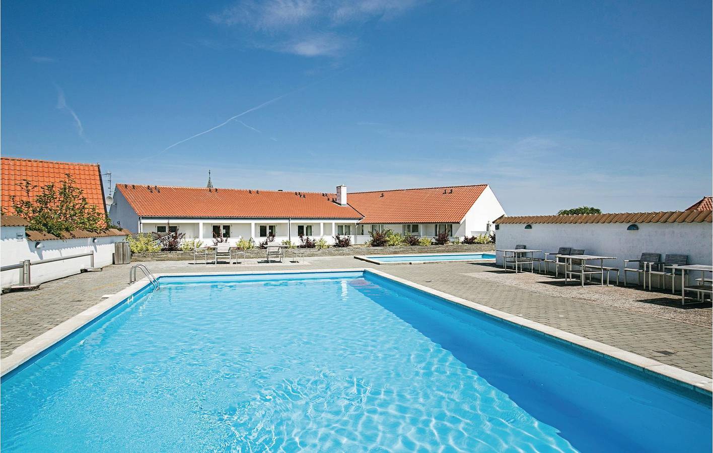 Hel ferielejlighed, Ferielejlighed for 4 personer med pool in Gudhjem, Bornholm