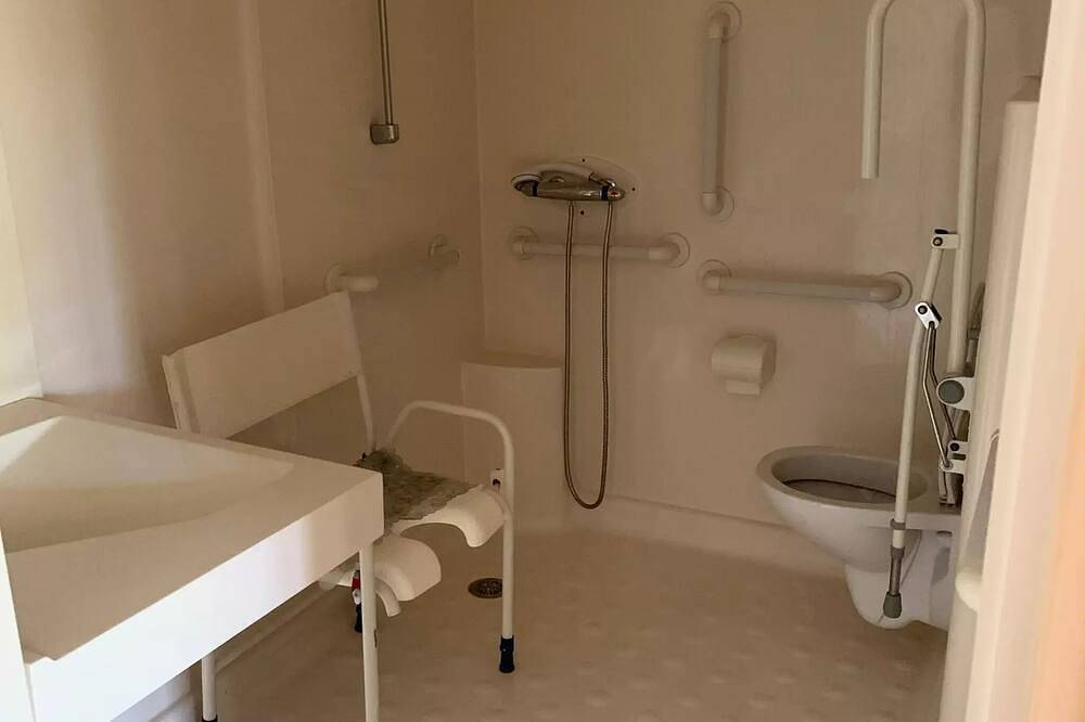 Camping les Poutiroux **** - Résidence mobile - adapté aux personnes à mobilité réduite +Terrasse Couverte 5 personnes in Limeuil, Périgord Pourpre