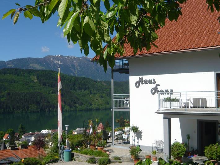 Pension, mit Balkon und Terrasse sowie Seeblick und Ausblick am Millstätter See