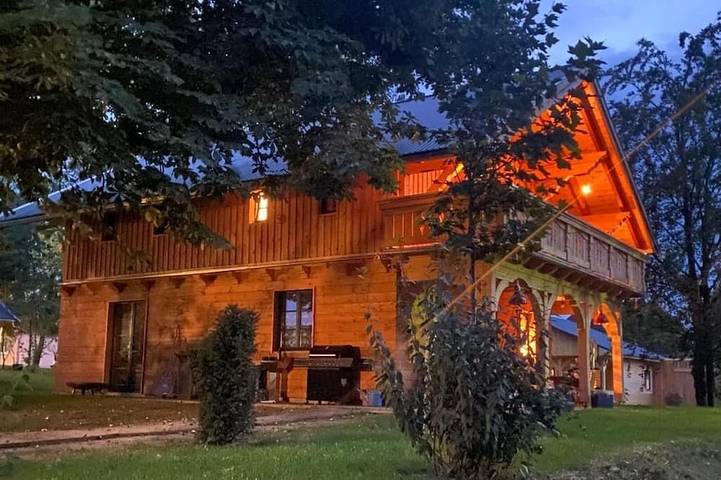 Ferienhaus für 12 Personen, mit Balkon und Whirlpool sowie Garten und Sauna in Oberuckersee
