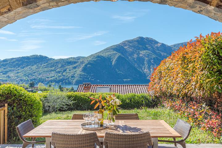 Villa für 8 Personen, mit Seeblick und Balkon sowie Pool am Comer See - 3