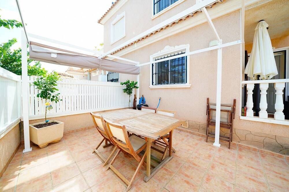 Beautiful house with terrace, swimming pool, located 700 m from the sea (6 pers) in Torre de la Horadada, Pilar de la Horadada