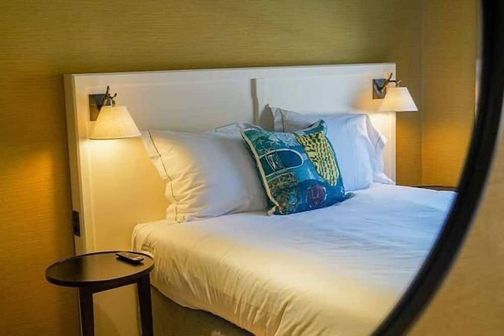 Historic Ambiance in Modern Cell Room in Nederlandse Noordzeekust