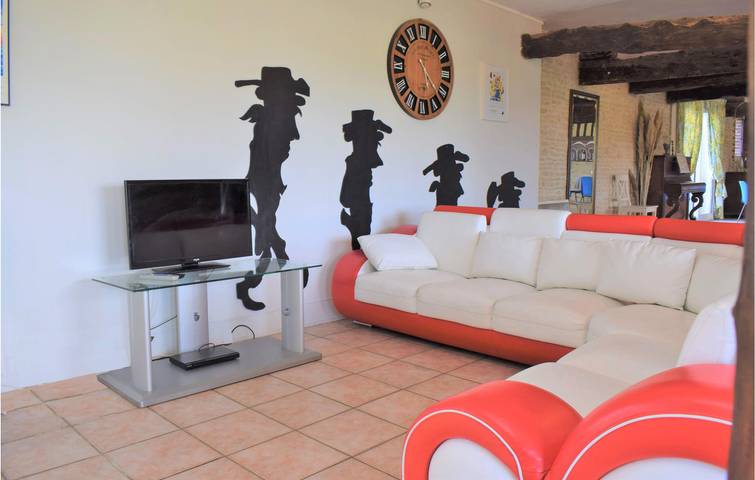 Apartamento acolhedor com 250m2: Estacionamento, TV, Jardim, Internet, Perto da cidade e do rio in Janville, Caen (Região)