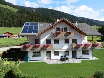 Gîte pour 4 personnes, avec vue et jardin, adapté aux familles à Villabassa