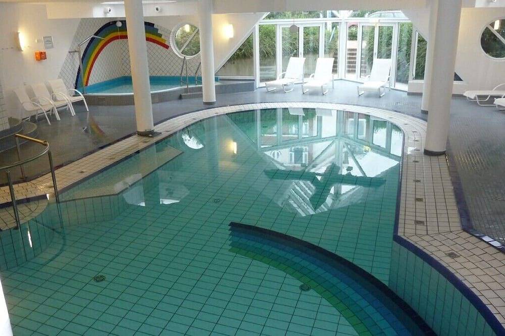 Apartamento entero, Muy acogedor, con piscina, sauna, vista al lago, ascensor y 1 silla de playa, WiFi. in Dorum-Neufeld, Dorum