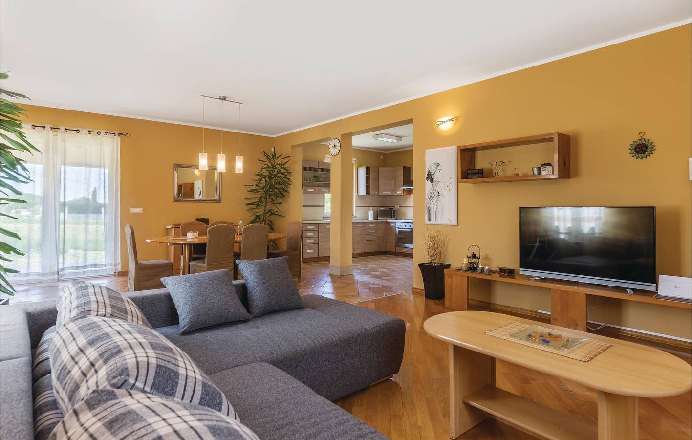 Ferienhaus für 6 Personen mit Terrasse in Zentralistrien