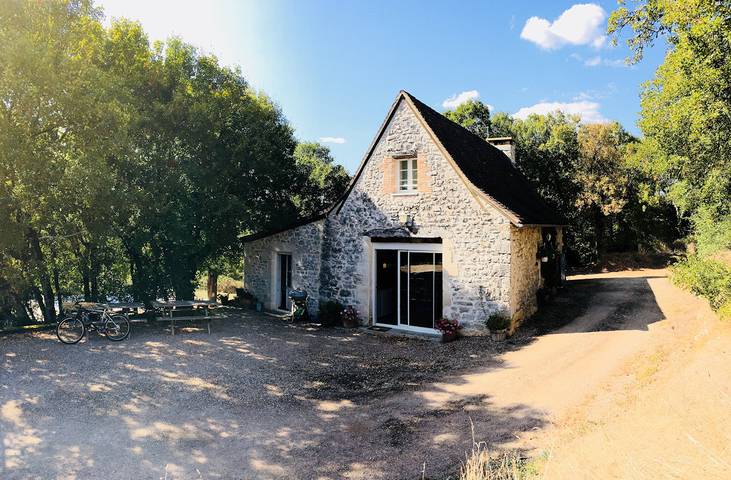 Gîte pour 7 personnes, avec terrasse ainsi que piscine et jardin à Montvalent - 4