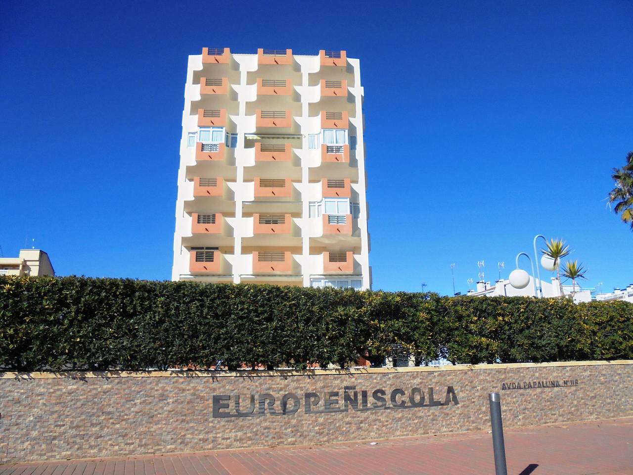 Entire apartment, Seafront apartment in Peñíscola with pool and terrace in Peñiscola, Costa del Azahar