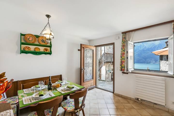Chalet für 4 Personen, mit Balkon und Seeblick im Tessin - 2