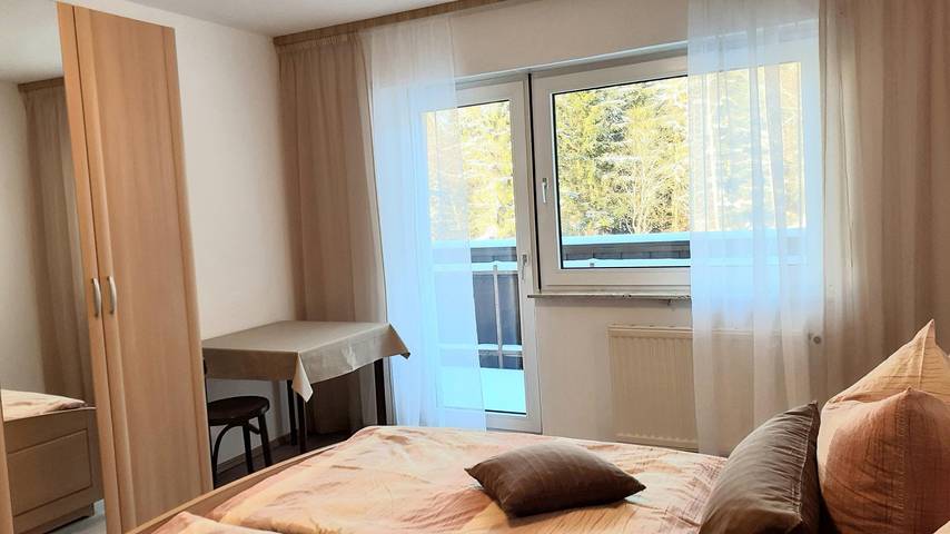 Ganze Ferienwohnung, Ferienwohnung Oberschieda - Ferienwohnung Oberschieda mit 3 Schlafzimmern und traumhaft ruhig gelegen in Kirchenlamitz, Landkreis Wunsiedel im Fichtelgebirge