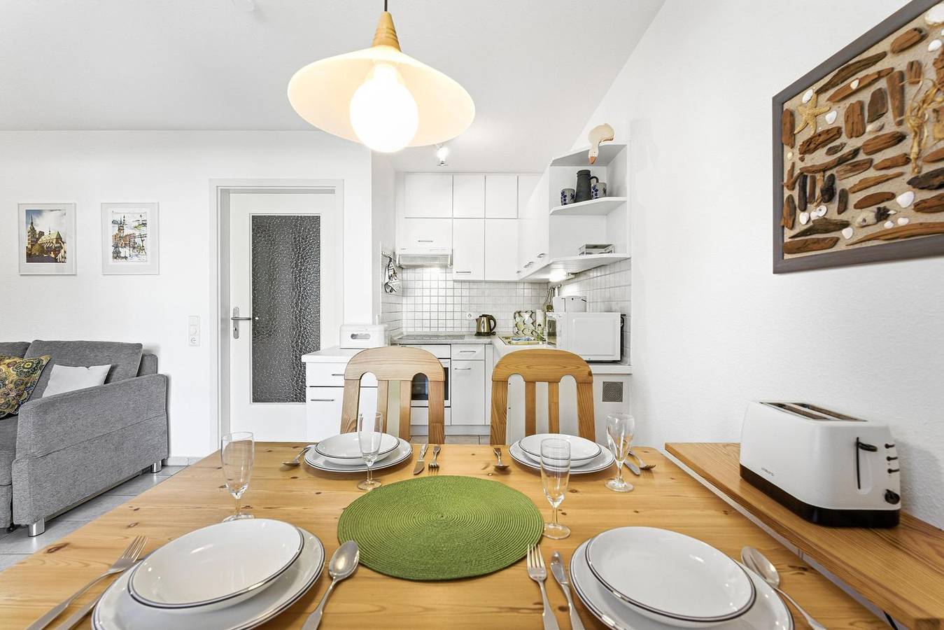 Ganze Wohnung, Komfortable Ferienwohnung mit Terrasse, 100 m zum Strand in Zingst in Müggenburg, Zingst
