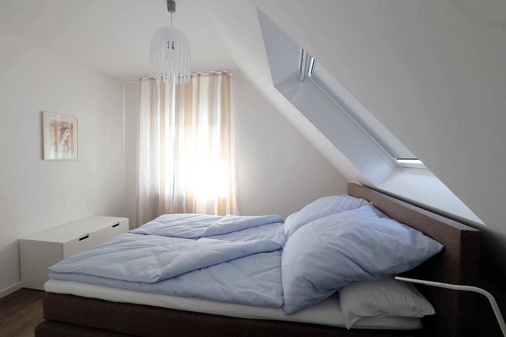 Ganze Wohnung, Hochwertig möblierte Ferien-/Messewohnung mit Fernblick in Solingen-Gräfrath in Solingen, Bergisches Land