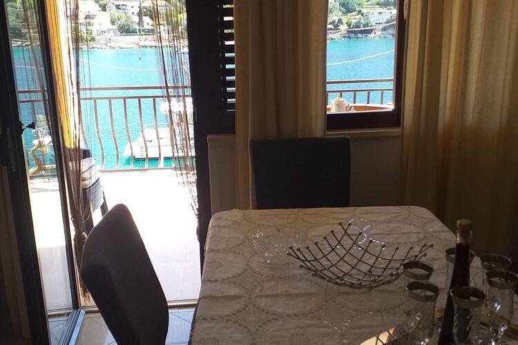 Entire apartment, Three bedroom apartment with balcony in Blato, Korcula